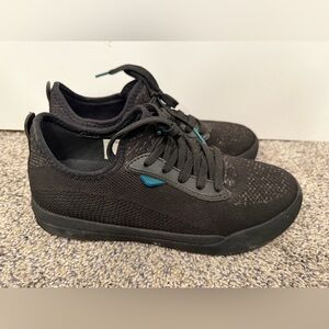 Vessi weekend shoes women’s size 6 black EUC